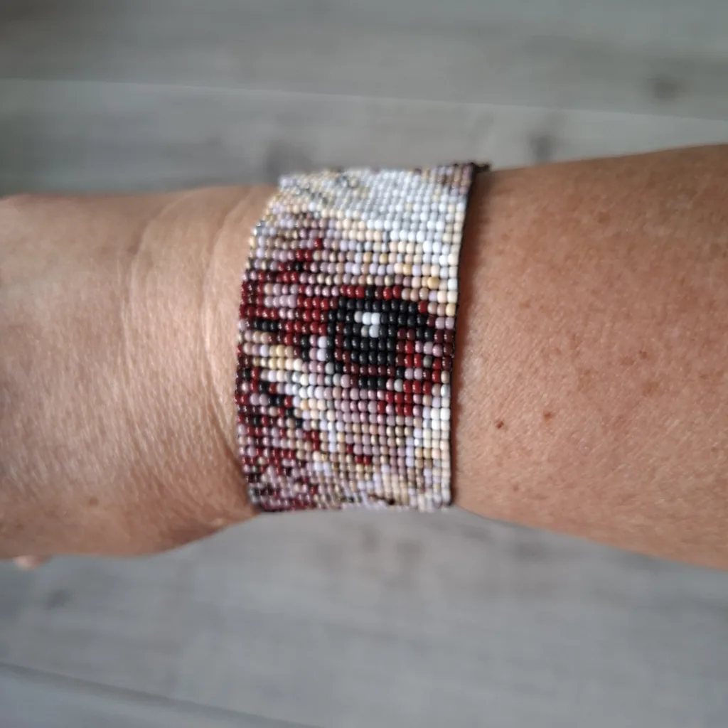 Dierenarmbanden van Miyuki Delica-kralen met de blik van het dier centraal